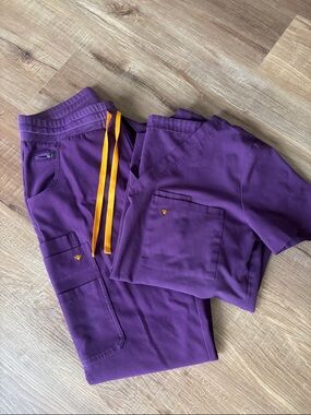 Poppy Scrub Set with Orange Accent Drawstrings. Small